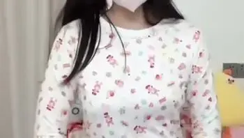 超乖的07宝宝极品白虎张开双腿自慰私拍