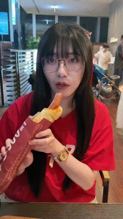 想象我吃的不是热狗是鸡巴的话(●ˇ∀ˇ●) 动图预览