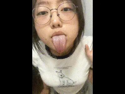 反差女大学生，这是得有多骚呀 动图预览