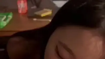 高颜值网红脸女友给我吃鸡吧