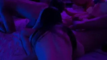 小時候玩交換禮物， 長大後玩交換男友， 背德感令人上癮該怎麼辦　🥵