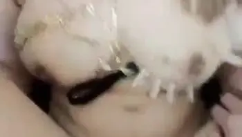夹着夹子的骚穴內射喜欢吗