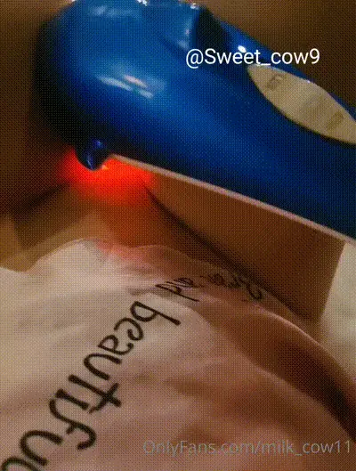 甜美而性感的骚逼【milk_cow11】 动图预览
