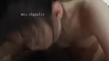 约炮被爆操按头吃鸡巴，小骚货还挺耐操