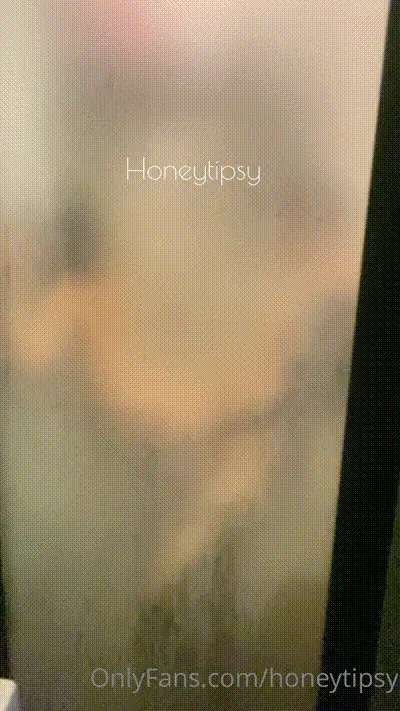 浴室里口交【honeytipsy】 动图预览