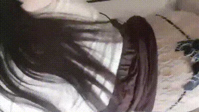 哥哥在楼上睡觉，和嫂子在楼下偷情嫂子被无套内射 动图预览