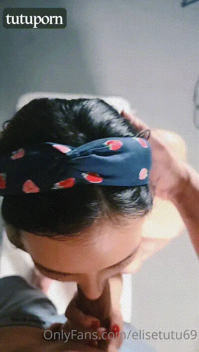 巨乳女神深情的口交【elisetutu69】 动图预览