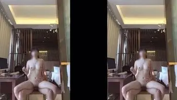 无毛骚穴喷水骑乘打桩湿透一片(rabbyjay_couple)