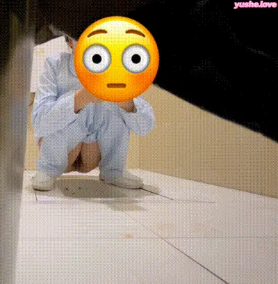 极品颜值的护士妹妹上厕所尿尿被偷拍泄密到网上 动图预览