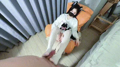 用肉棒教訓沉迷遊戲不努力溫習的女兒 动图预览