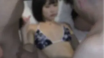 FC2PPV4815054 黑色短髮正妹被四男輪著操 一副楚楚可憐的樣子小穴被操到白漿直流保證懷孕