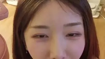 騷氣漂亮直播主拿香蕉練習口交女上騎乘技巧