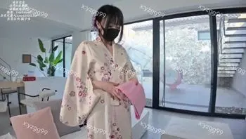 找來朋友一起操穿著浴衣的老婆