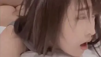 後入大奶眼鏡女友 脫下眼鏡清純可愛被操翻白眼