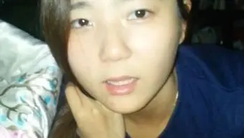 漂亮女友舔著肉棒小狗狗也來一口