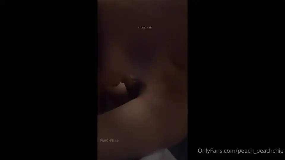 淫蕩人妻浴缸中3P 前後雙洞爆操