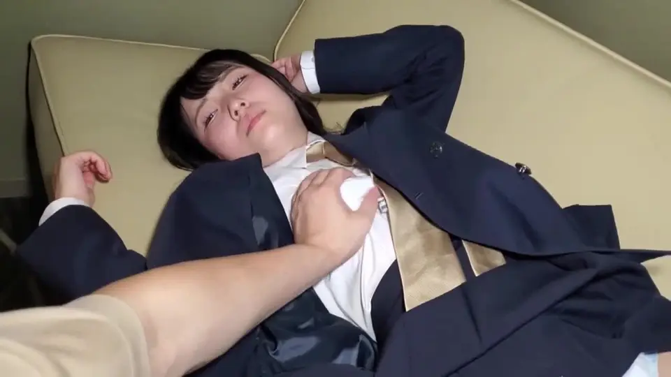 FC2PPV4741340 穿著校服的長髮好學生首次穿著校服做愛[Part1]
