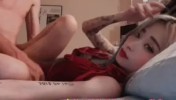 大奶女友性感旗袍使男友大力抽插 一臉迷樣