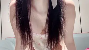 純情美少女騎乘體位榨精