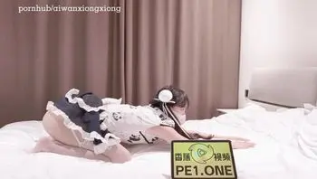 我的淫蕩寶寶玩上女僕裝練習瑜珈 用新買來的按摩槍支持她