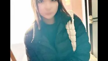 FC2PPV4660423 脫去膚白女孩的內褲看到黑森林 她害羞說著別看我這很尷尬