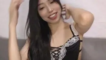 長腿蜜臀施施女僕裝啪啪自慰