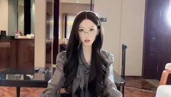 制服誘惑之秘書的陰謀 黑絲長腿身材表情一絕