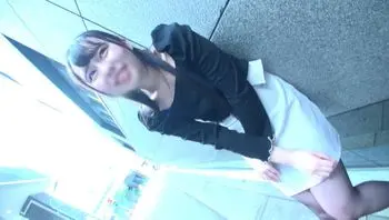 FC2PPV4576426 好色正妹身體超敏感街頭玩遙控按摩棒連續高潮翻白眼
