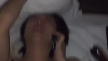 淫蕩妻子私下很喜歡制服誘惑 做愛中途忍著高潮打電話