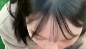 膚白美少女和男友喜歡刺激打野炮 後入內射