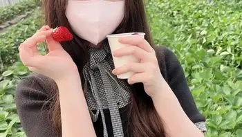 FC2PPV4499303 雪白美肌可愛少女採草莓農場野外露出 可愛笑顏到摩鐵啪啪中出