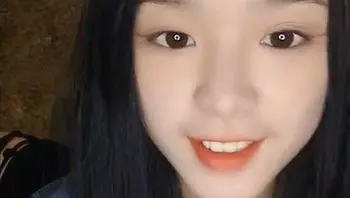 一群19歲甜美少女和一群男友人多P性愛派對