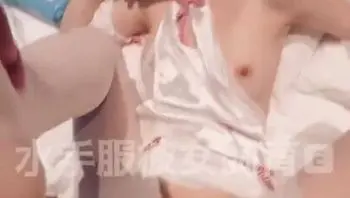 白嫩害羞妹子被大雞巴瘋狂抽插 咬著牙關忍著低聲呻吟
