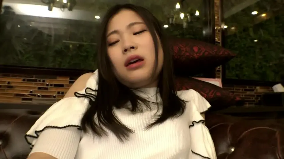 300NTK830 膚白笑眼女大生喜歡被虐 被掐脖子猛幹越操越高潮