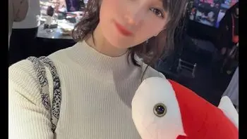 FC2PPV3300525 漂亮白晢女社長被帶上酒店挑逗一下內褲已經濕透 被連績內射