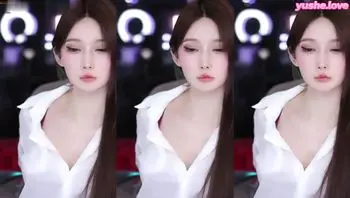 斗鱼主播ella亦亦白色衬衫举手杀
