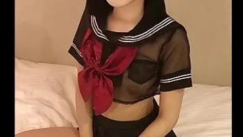 FC2PPV2981851 美少女穿著校服被小哥弄得潮吹噴水