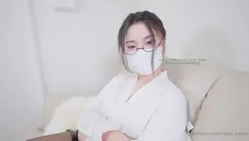 高跟黑丝诱惑， 御姐娜娜用脚脚帮你(nana_taipei)