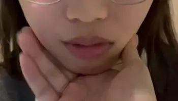 清純乖巧JK賣力為主人口交 被狂扇巴掌還繼續討好主人