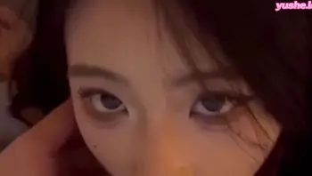 巨乳妻子被我的上司口爆