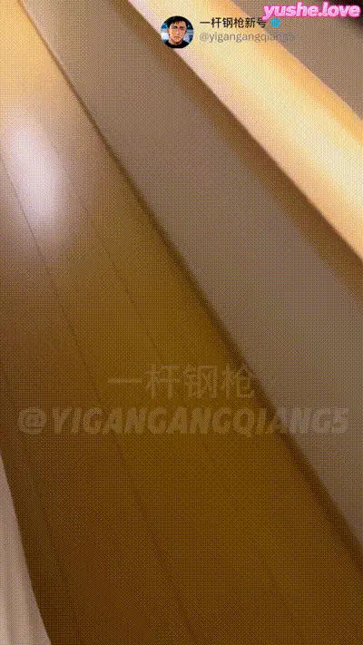 本来小穴就很紧水又多 加上骚B这么骚的表情 更别提边看边插入的感觉有多爽了 动图预览