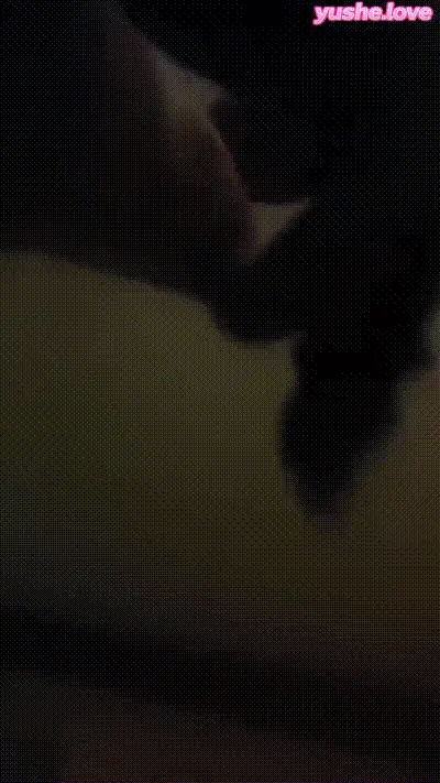 深夜钻进亲姐被窝 动图预览