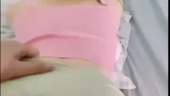 乱伦嫂子太骚了！刷手机时需要大鸡巴猛操，翘臀紧裤被干到变形高潮连连！