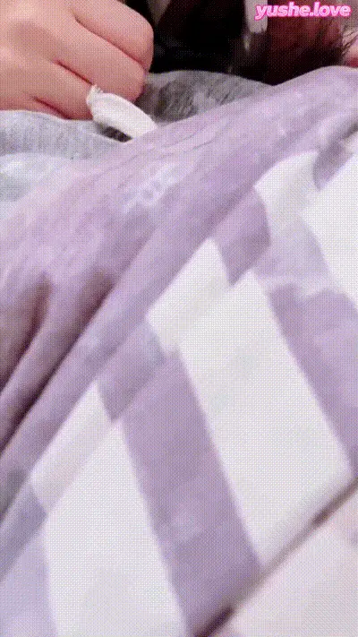 我把妹妹的嘴巴当成小穴一样爆操深喉！ 动图预览