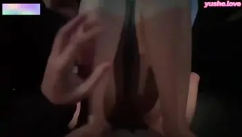 在车上无套插入亲妹妹
