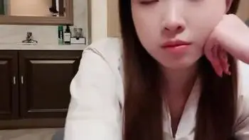 清純女孩在酒店慢慢誘導男朋友操她