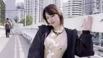 【秀人网女神】网红女神阿朱曼谷酒店大厅发骚透视泳衣