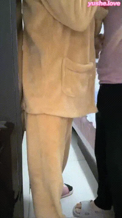 大哥出差后疯狂操嫂子，骚逼被干到喷水求饶，大肉棒每下都顶进子 动图预览
