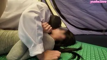 与人妻去野外野炊在帐篷内做爱