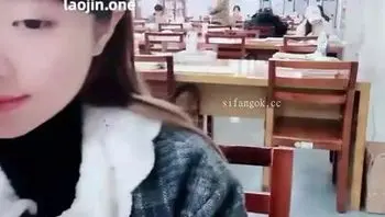 樣子清純女大生白天在圖書館溫習 無法抑制性慾立即到酒店啪啪